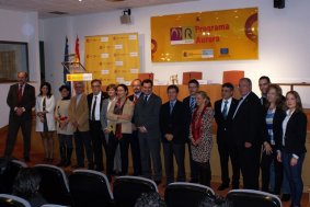 Representantes de las Entidades Locales incorporadas a Aurora posan al final de acto