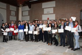 Han recogido las acreditaciones 30 alumnos y alumnas de los 78 que han acabado el curso en las últimas promociones. 