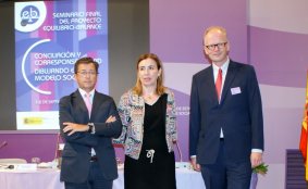 El Secretario General de la FEMP, con la Directora del Instituto de la Mujer y el Embajador de Noruega, en la apertura del Seminario