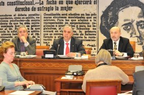 En el centro, Ramón Ropero, durante su comparecencia en el Senado