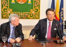 El Presidente de la Mesa del Toro, Carlos Nuñez, con Pedro Castro.