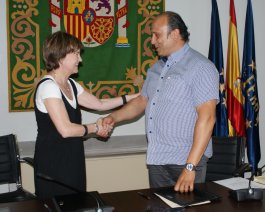 La Secretaria General de la FEMP, Isaura Leal, y el Presidente de ANEPPCE, Blas Castrillo