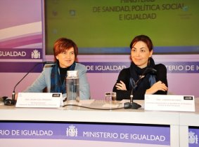 La Secretaria General de la FEMP, Isaura Leal, y la Directora General, Carmen Navarro, en la inauguración de las jornadas