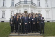 Foto de familia de los participantes en el encuentro.